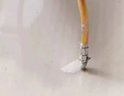 同江瓷砖空鼓维修公司专业解答在瓷砖铺贴过程中，如果使用的砂料过粗（如全部使用了粗砂），可能会导致以下问题